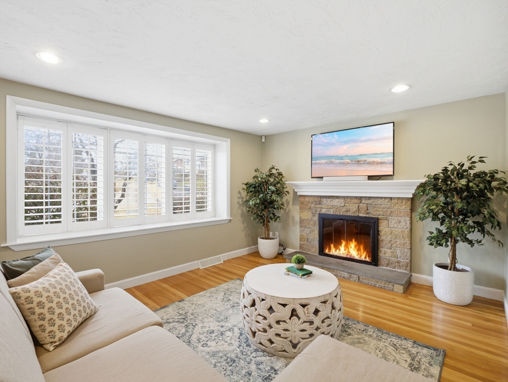 17 Daley Street Needham, MA 02494 - Photo 4 of 40