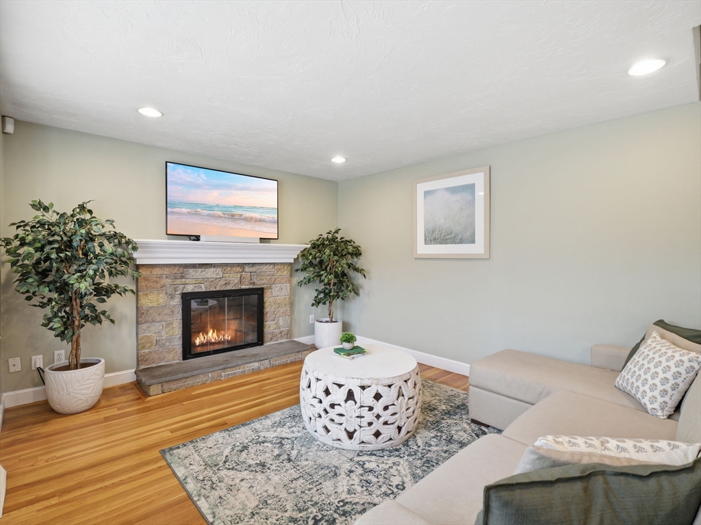 17 Daley Street Needham, MA 02494 - Photo 5 of 40