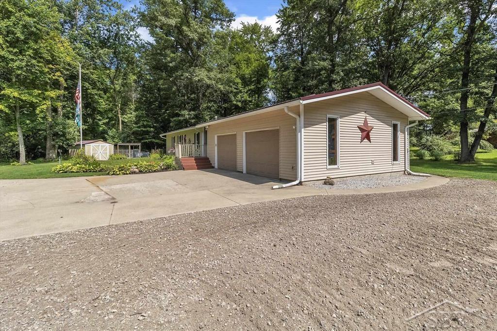 2166 East Price Road Midland, MI 48642 - Photo 4 of 49 50086283-3.JPG