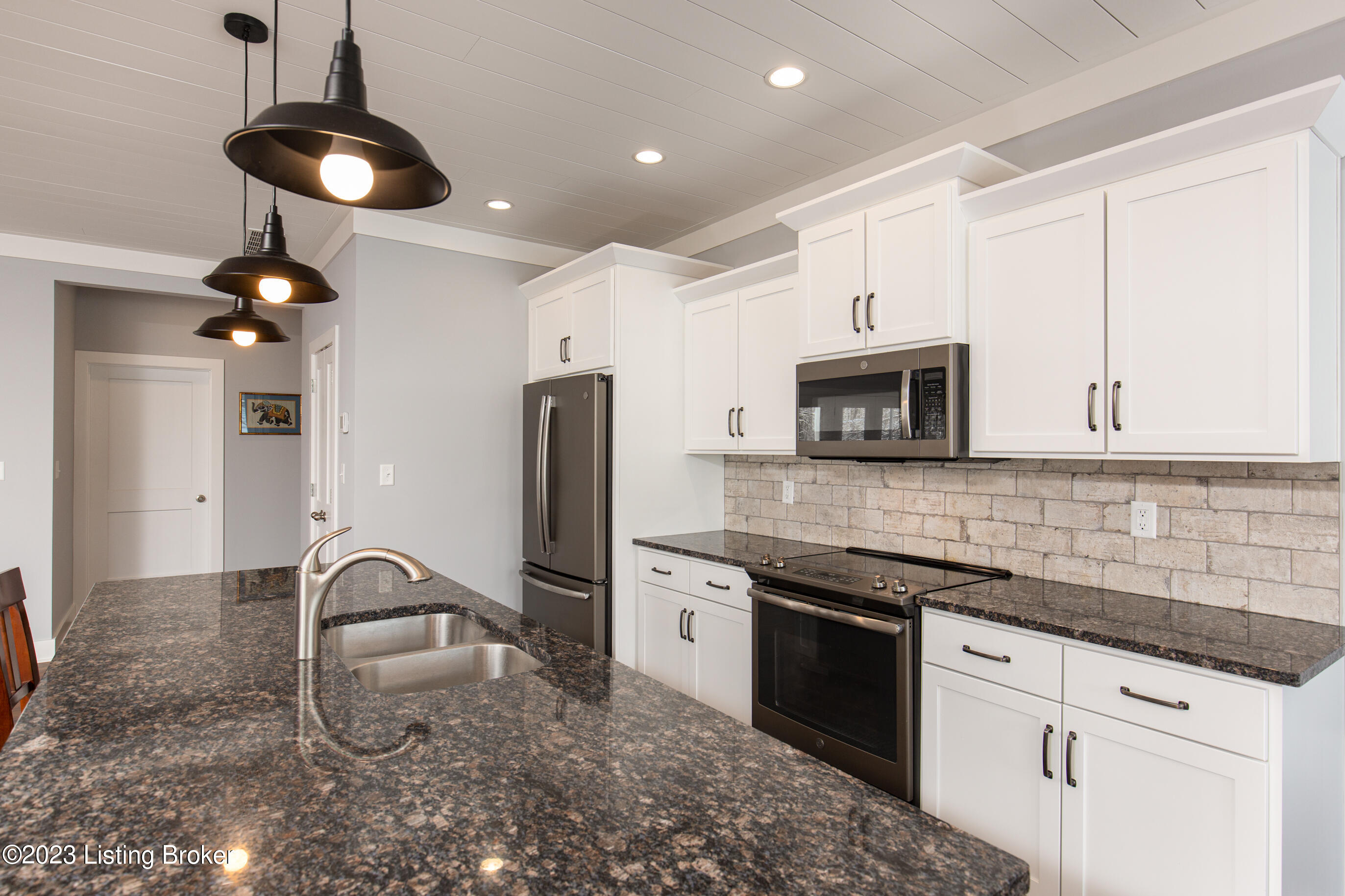 2901 Belknap Beach Road Prospect, KY 40059 - Photo 13 of 49 2901_Belknap_Beach_Rd-Interiors-10