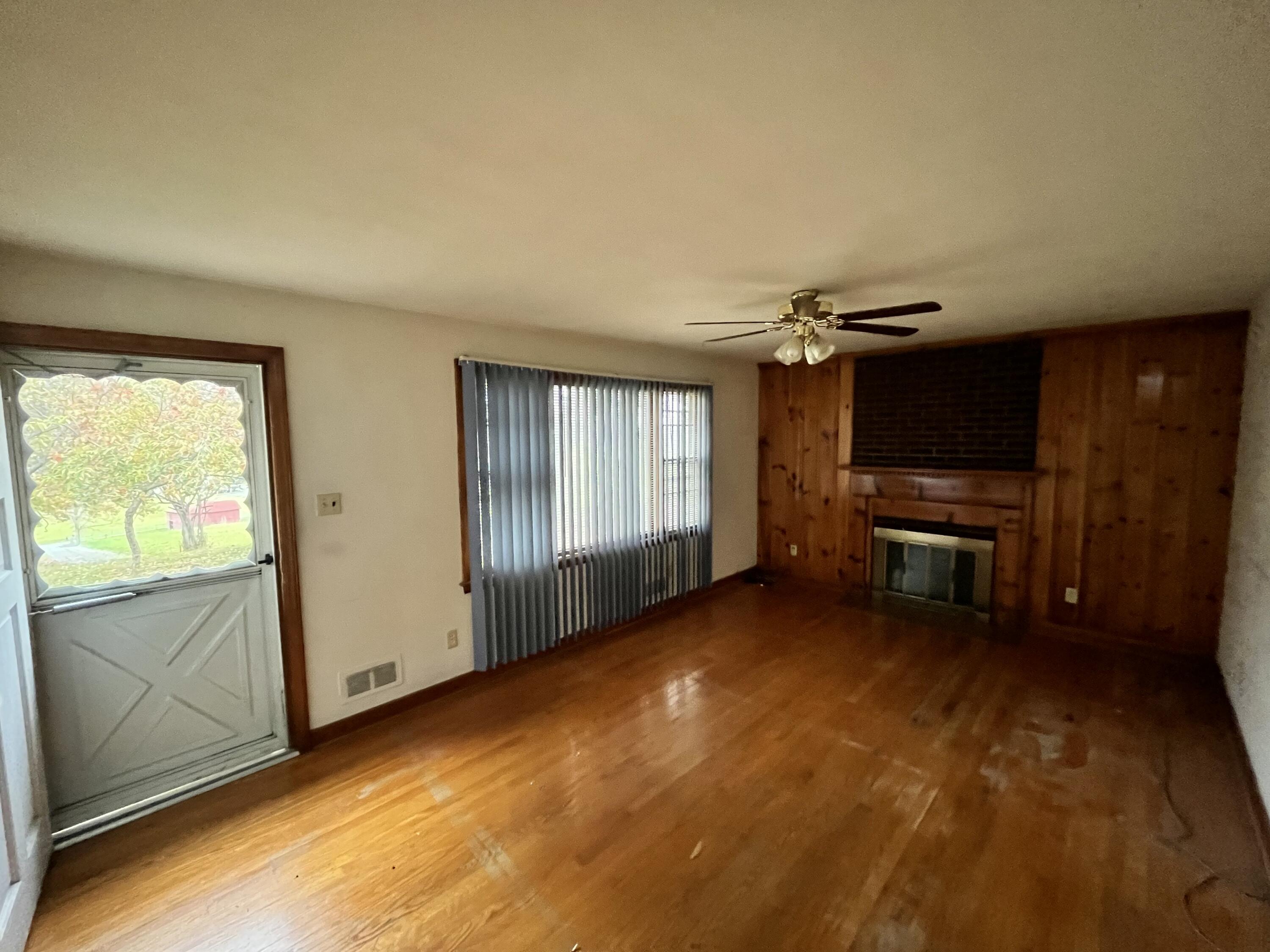1097 Tree Top Lane Blue Ridge, VA 24064 - Photo 14 of 29 tempImagegJZRbp