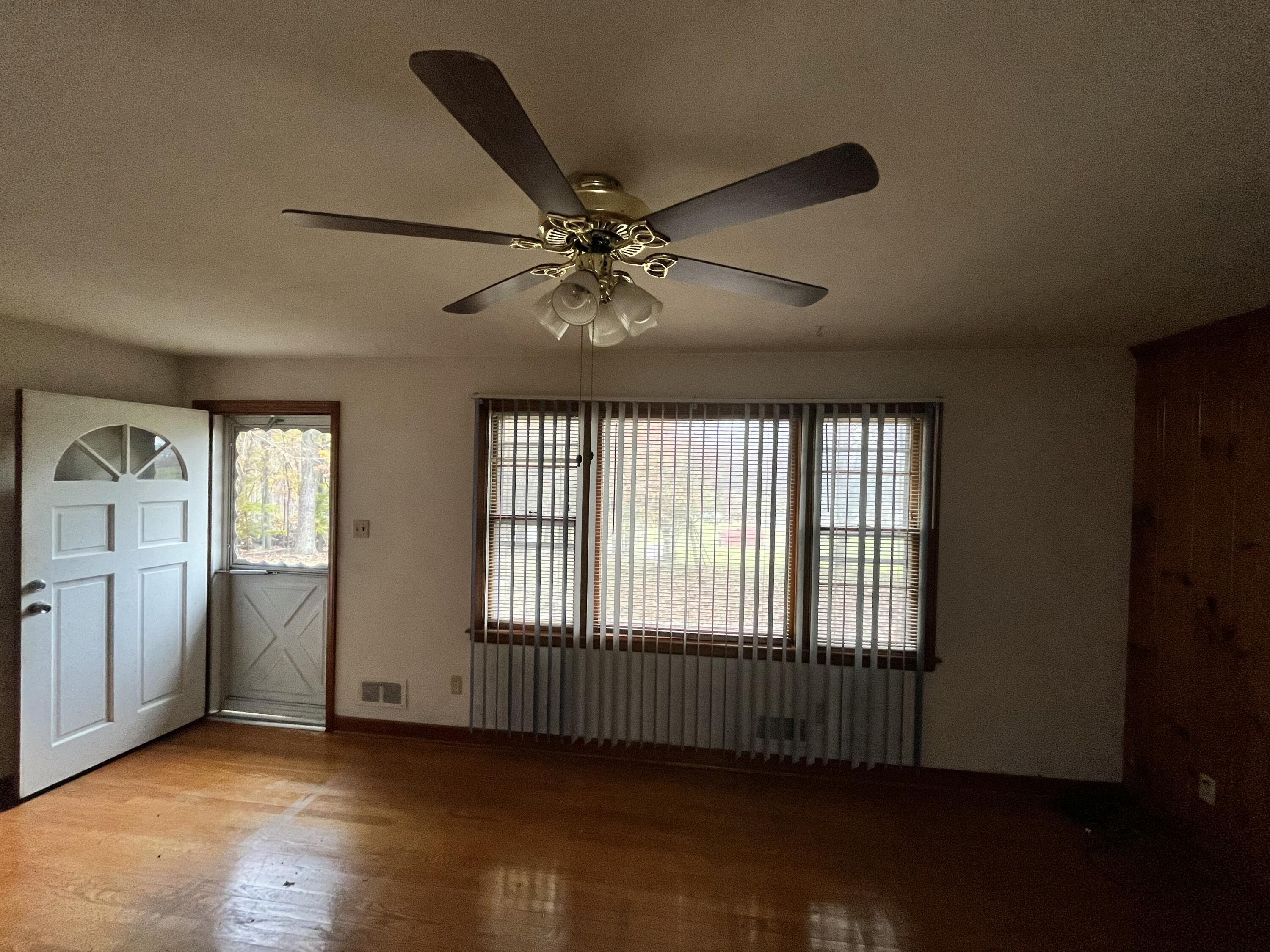 1097 Tree Top Lane Blue Ridge, VA 24064 - Photo 15 of 29 tempImageDdivdS