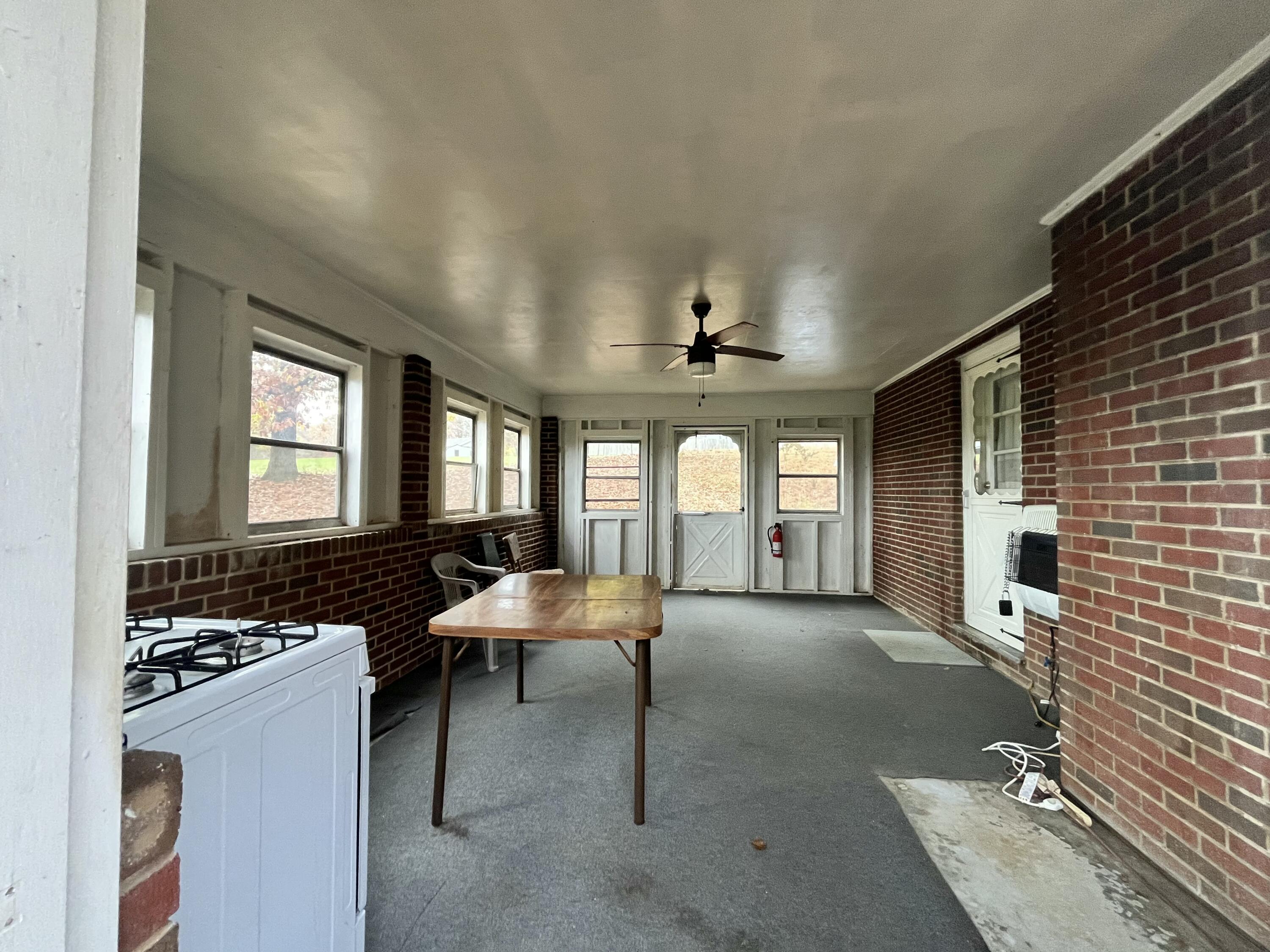 1097 Tree Top Lane Blue Ridge, VA 24064 - Photo 5 of 29 tempImagerG4mbS