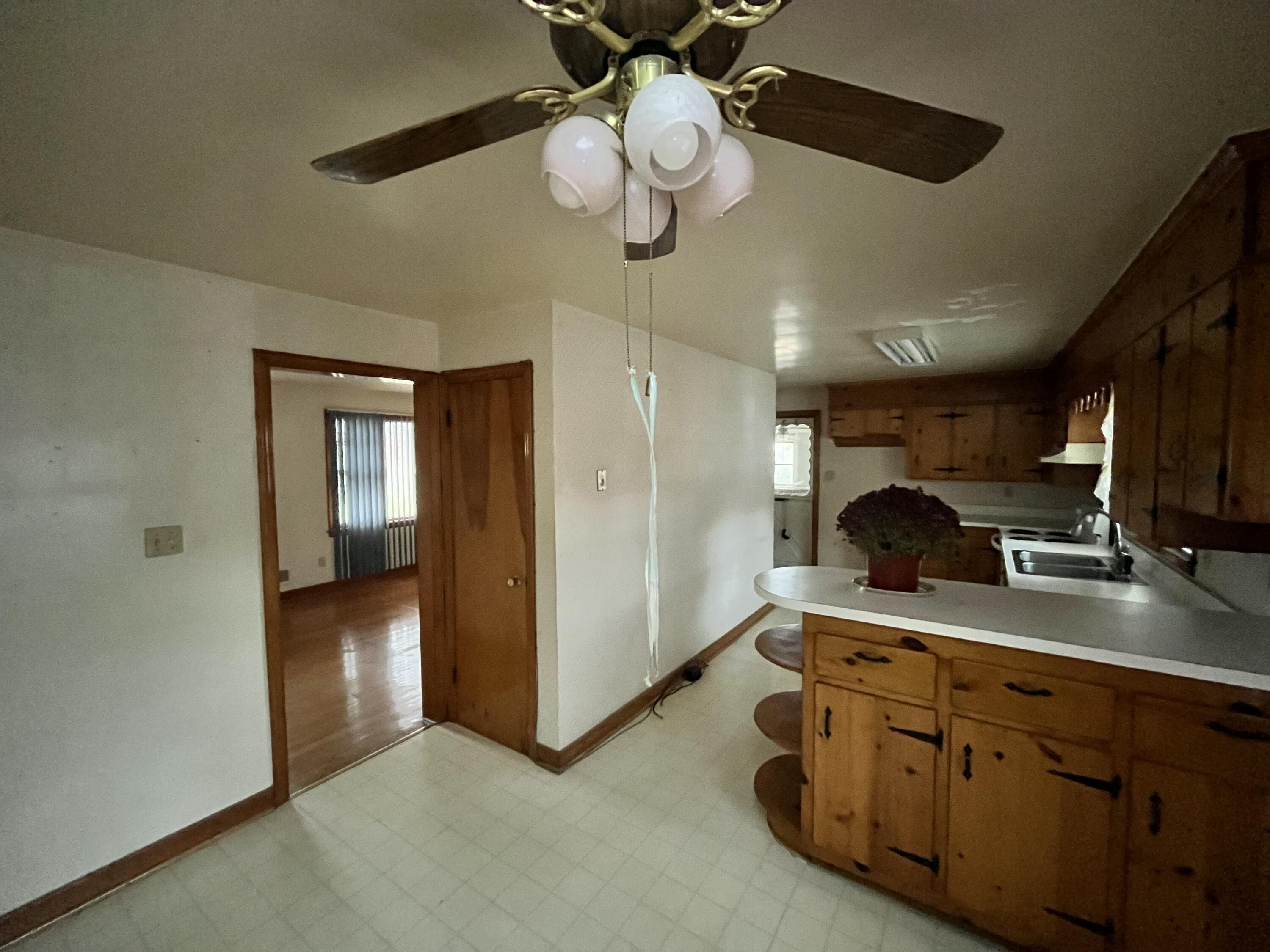 1097 Tree Top Lane Blue Ridge, VA 24064 - Photo 10 of 29 tempImageCHKgAB
