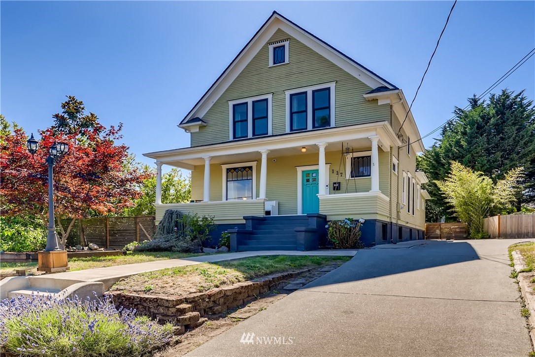 117 24th Avenue Seattle, WA 98122 - Photo 2 of 39 a front view of a house with a yard