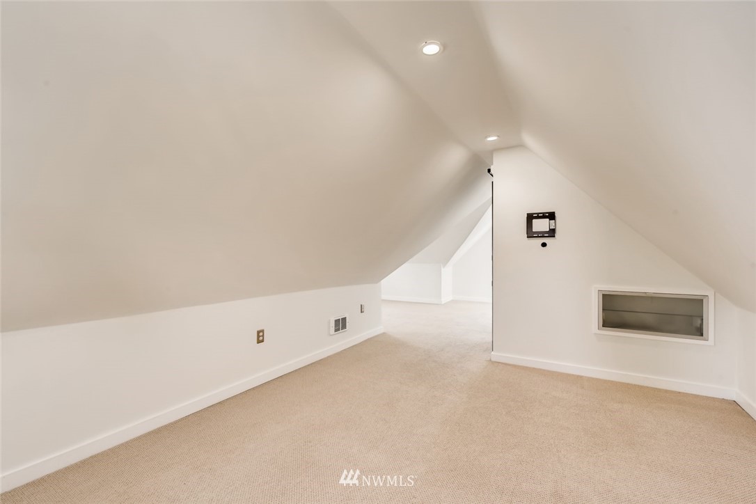 117 24th Avenue Seattle, WA 98122 - Photo 25 of 39 a view of an empty room