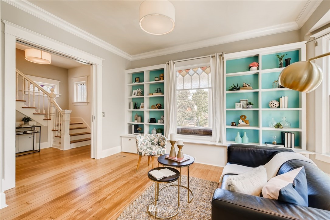 117 24th Avenue Seattle, WA 98122 - Photo 7 of 39 a living room with furniture and a window
