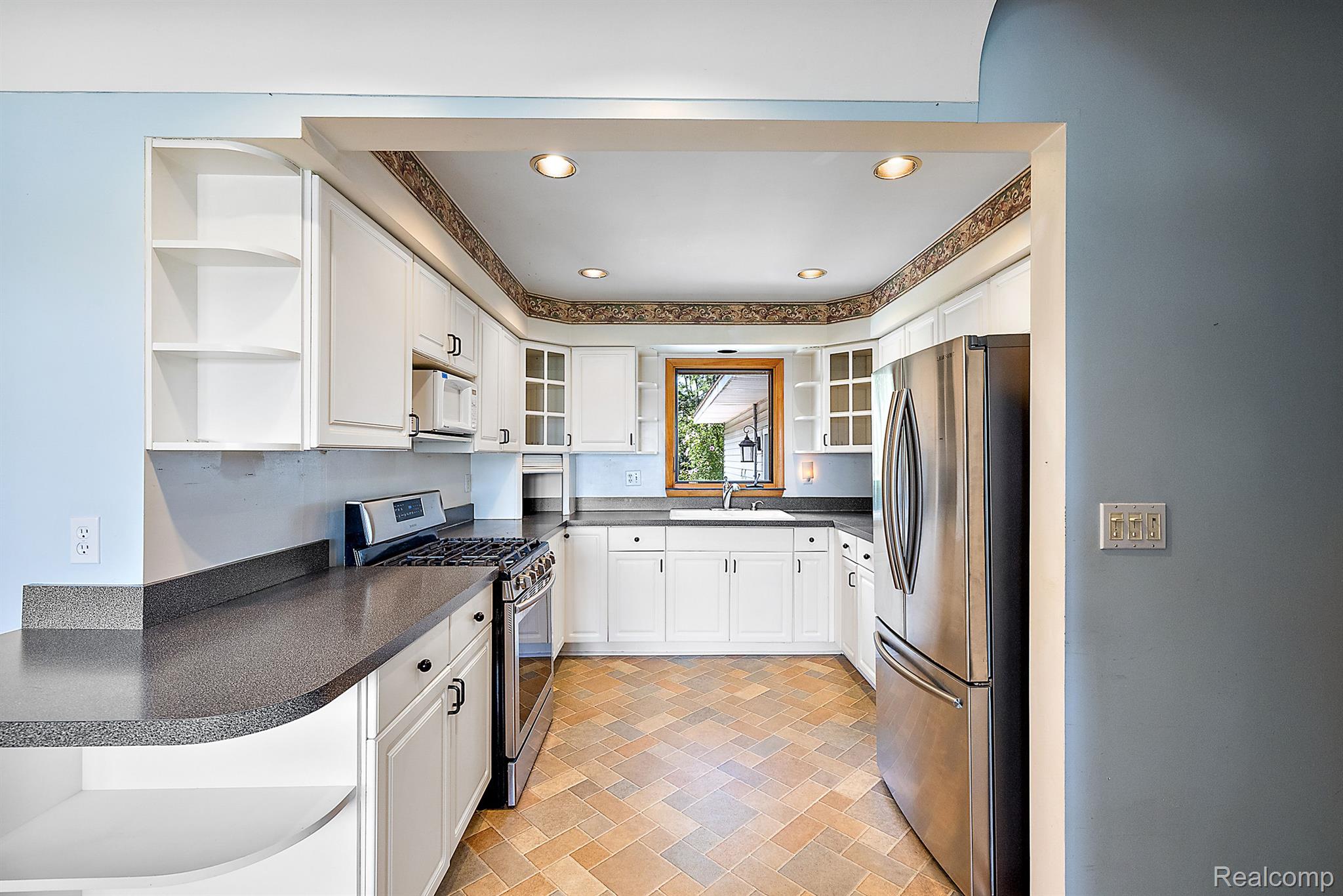 176 Crescent Road Waterford, MI 48327 - Photo 12 of 61 Lovely kitchen