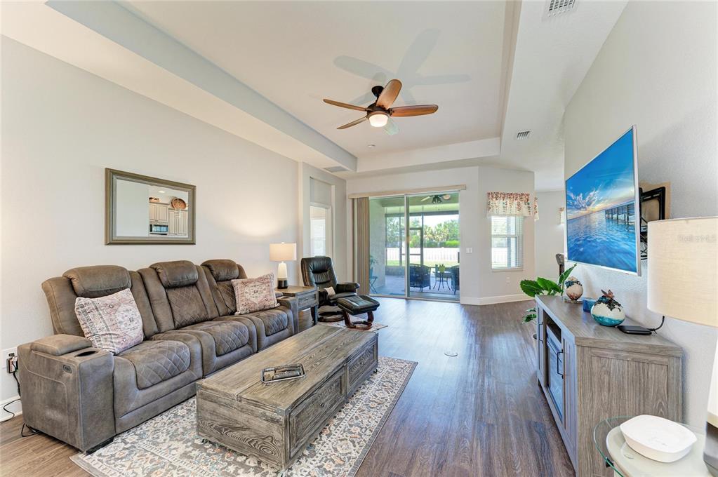 7750 Ridgelake Circle Bradenton, FL 34203 - Photo 13 of 40