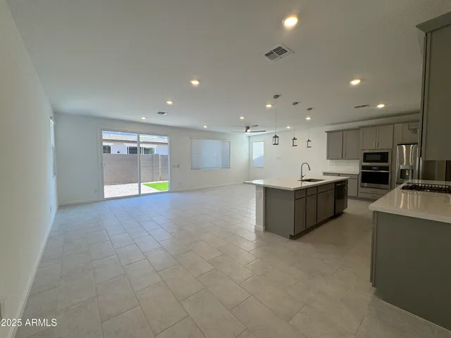 $2,995 | 26331 North 24th Glen, Phoenix, AZ 85085