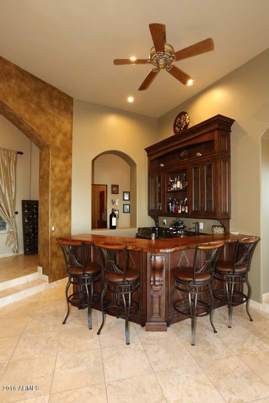 2880 West Maddock Road Phoenix, AZ 85086 - Photo 22 of 62 Great Room-Wet Bar