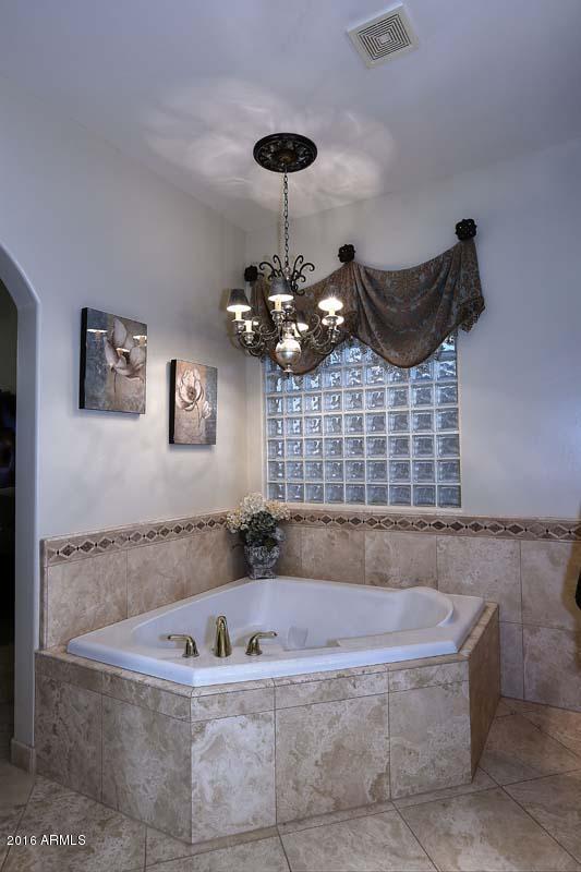2880 West Maddock Road Phoenix, AZ 85086 - Photo 50 of 62 Night-Master Bath-Jetted Tub