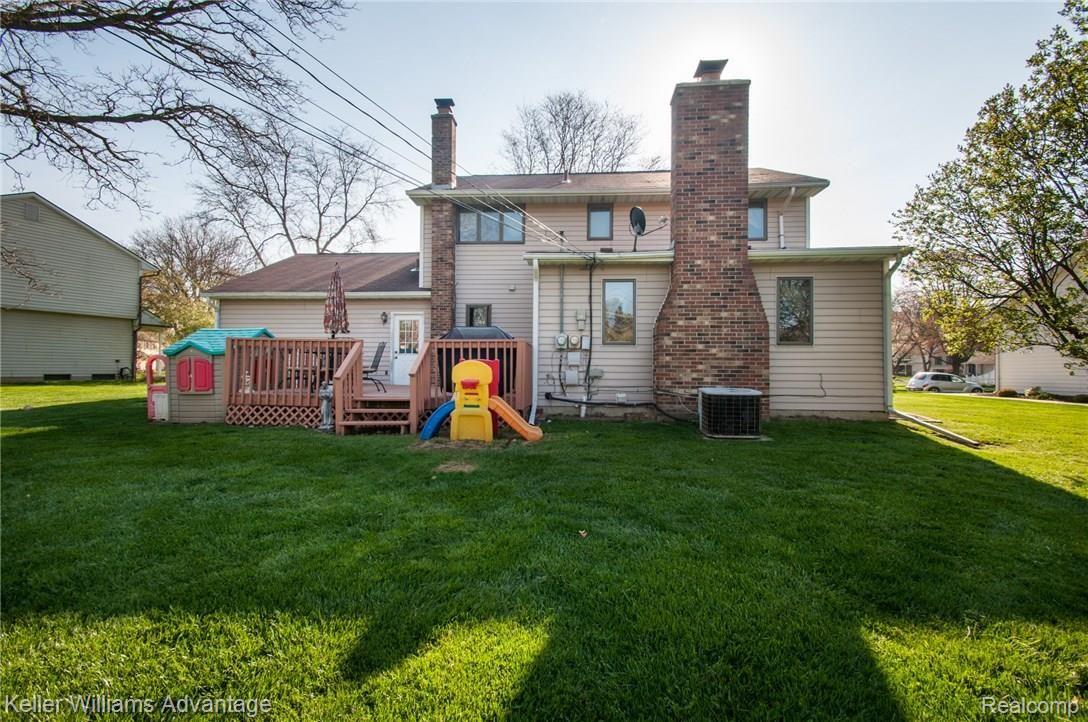 14466 Riverside Drive Livonia, MI 48154 - Photo 2 of 44 3-Riverside_14466_Back_06.jpg