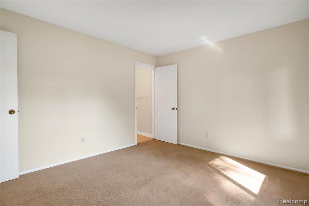 308 North Rochester Road, Unit 16 Clawson, MI 48017 - Photo 16 of 23