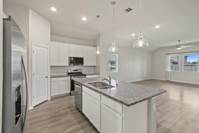 $374,500 | 19111 Shoreside Terrace Drive, Manvel, TX 77578