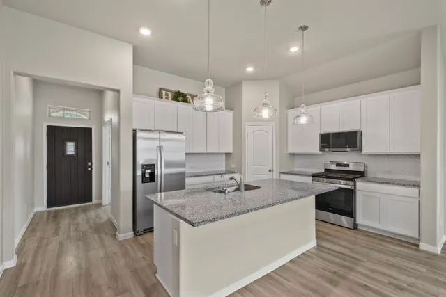 $374,500 | 19111 Shoreside Terrace Drive, Manvel, TX 77578