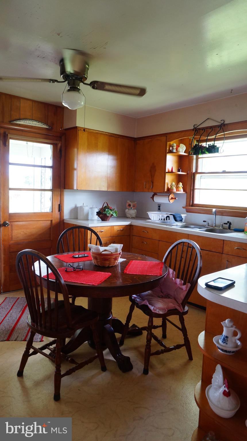 318 Cross Road Berkeley Springs, WV 25411 - Photo 8 of 16 Kitchen