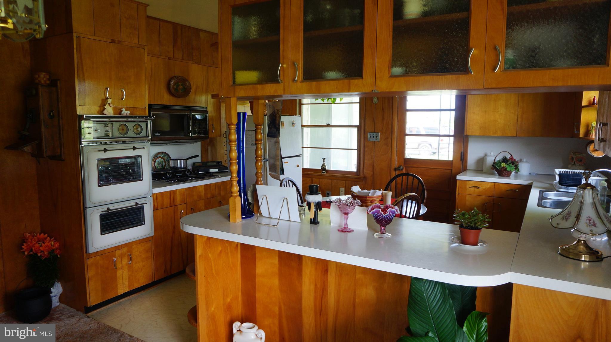 318 Cross Road Berkeley Springs, WV 25411 - Photo 9 of 16 Kitchen