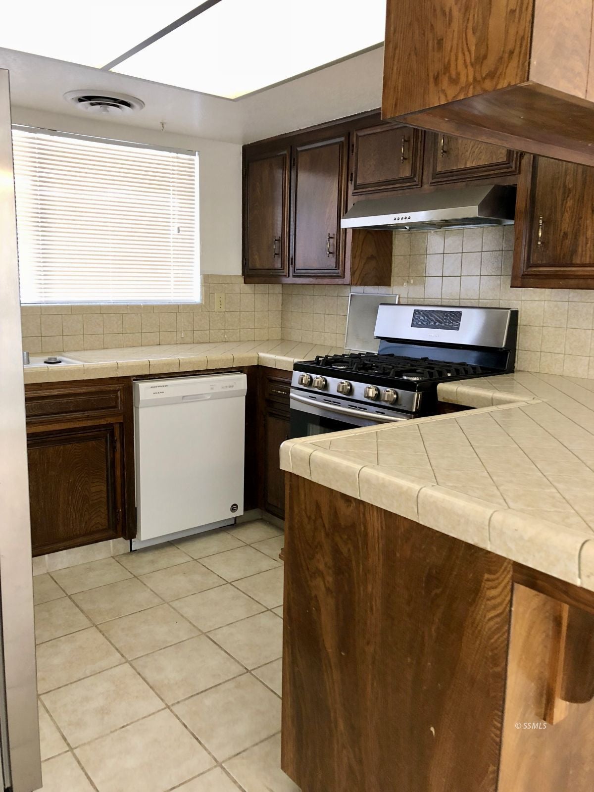 1624 Sims Street Ridgecrest, CA 93555 - Photo 4 of 10 Gallery Image 4