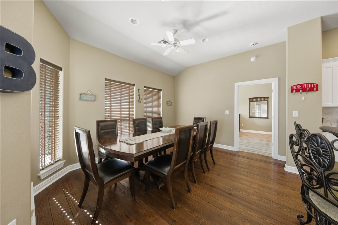 227 Windjammer Road Rockport, TX 78382 - Photo 12 of 40