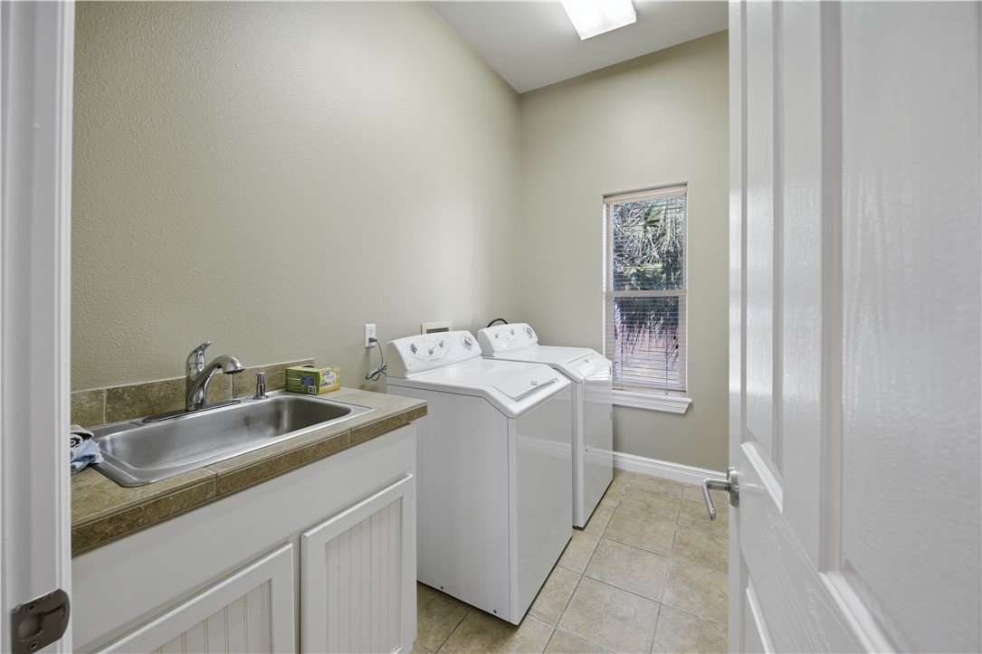 227 Windjammer Road Rockport, TX 78382 - Photo 37 of 40