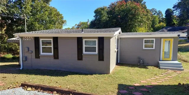 $1,100 | 909 Old Thomasville Road, Unit A, High Point, NC 27260