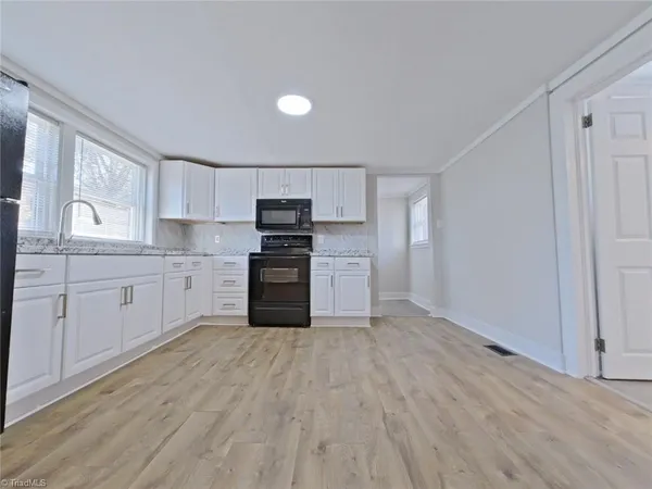 $1,100 | 909 Old Thomasville Road, Unit A, High Point, NC 27260