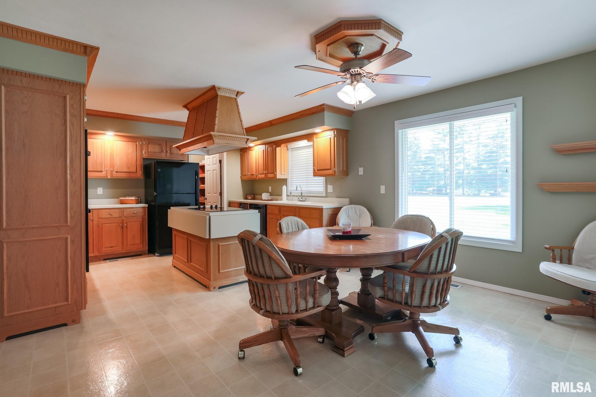 2816 Sheridan Road Pekin, IL 61554 - Photo 16 of 32