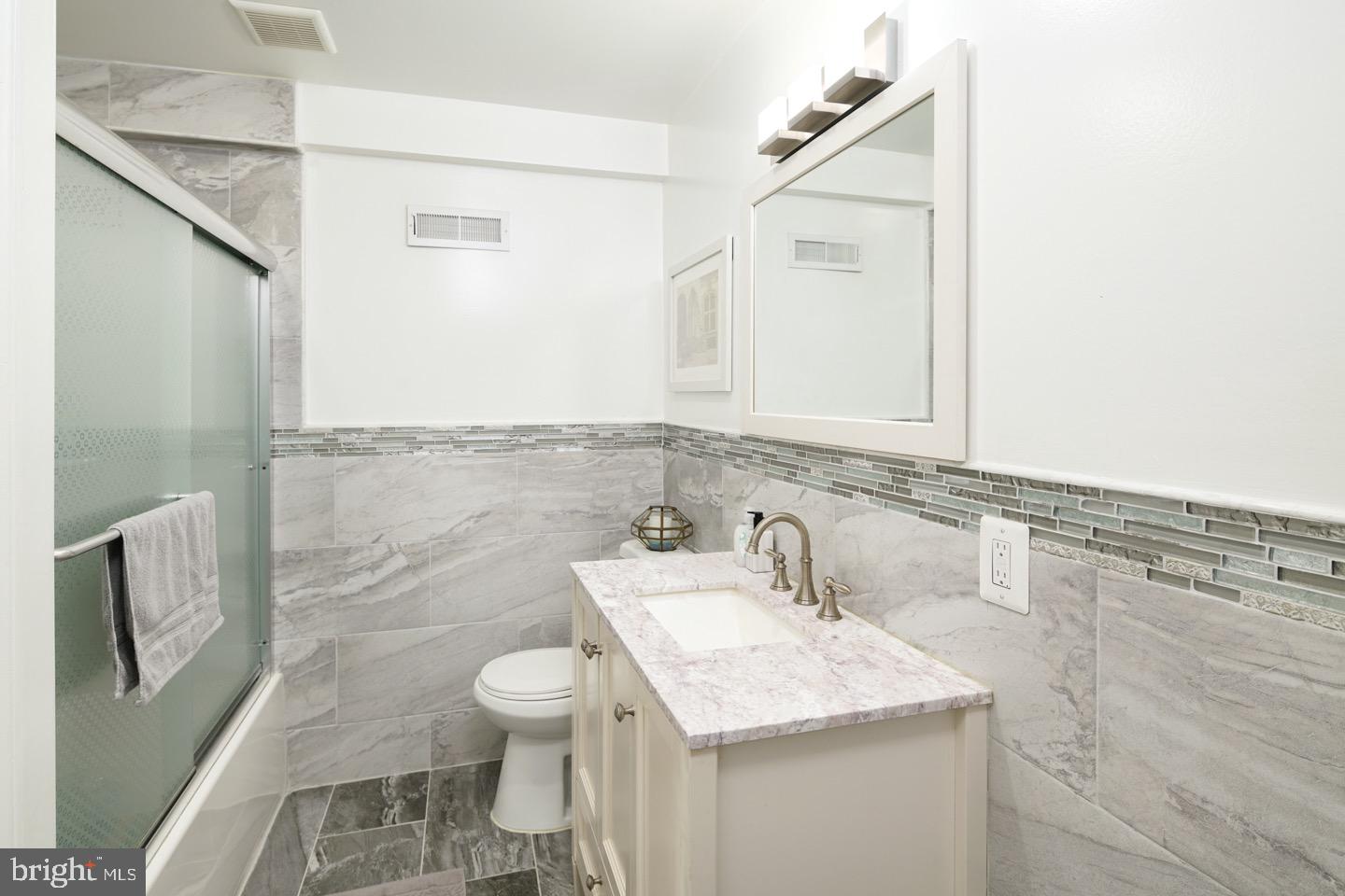 2720 Edgemont Street Philadelphia, PA 19134 - Photo 15 of 33