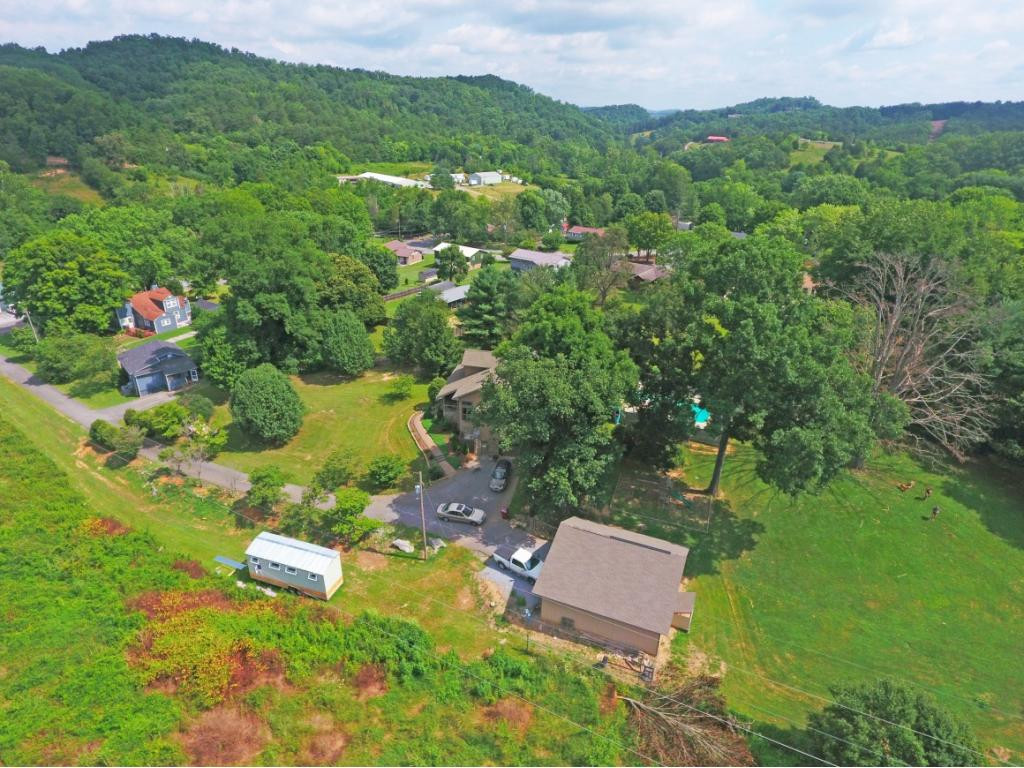 312 South Austin Springs Road Johnson City, TN 37601 - Photo 12 of 27 Overview