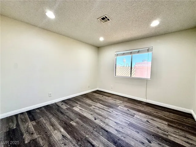 $2,900 | 10001 Coral Sands Drive, Las Vegas, NV 89117