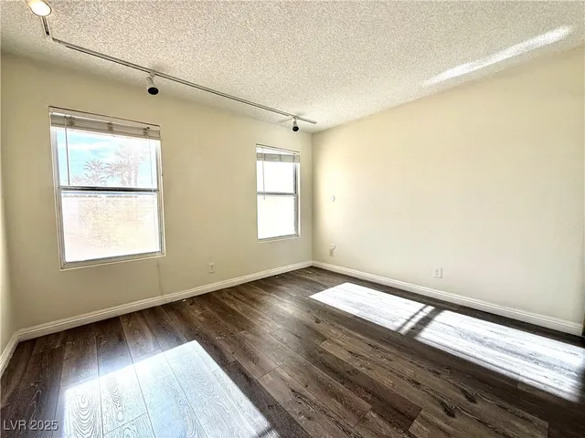 $2,900 | 10001 Coral Sands Drive, Las Vegas, NV 89117