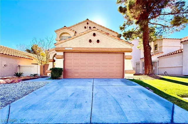 $2,900 | 10001 Coral Sands Drive, Las Vegas, NV 89117
