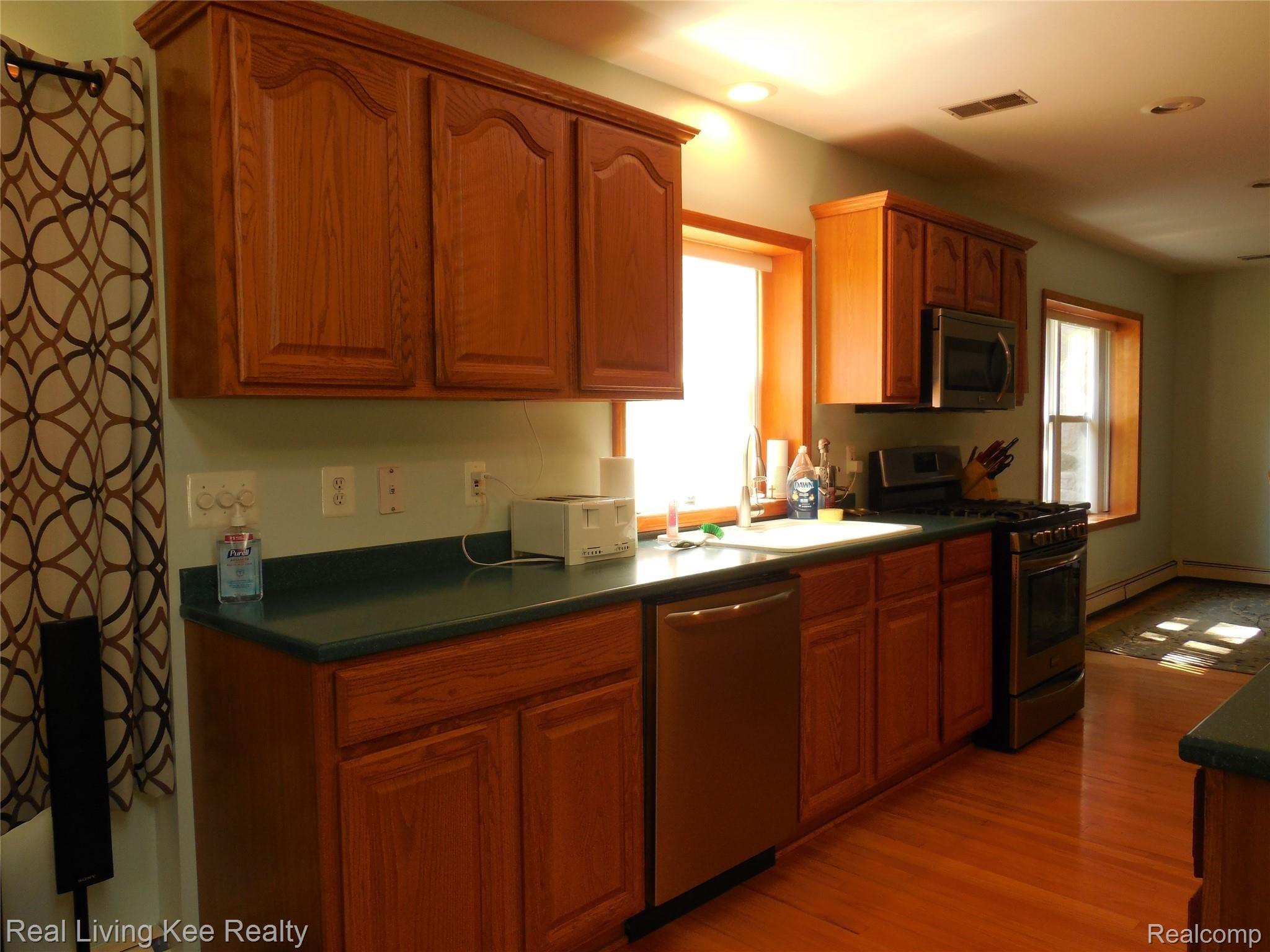 3750 Rohr Road Lake Orion, MI 48359 - Photo 10 of 34 CD9C19F1-3659-4B6F-9981-C51C77F23BDB.jpeg