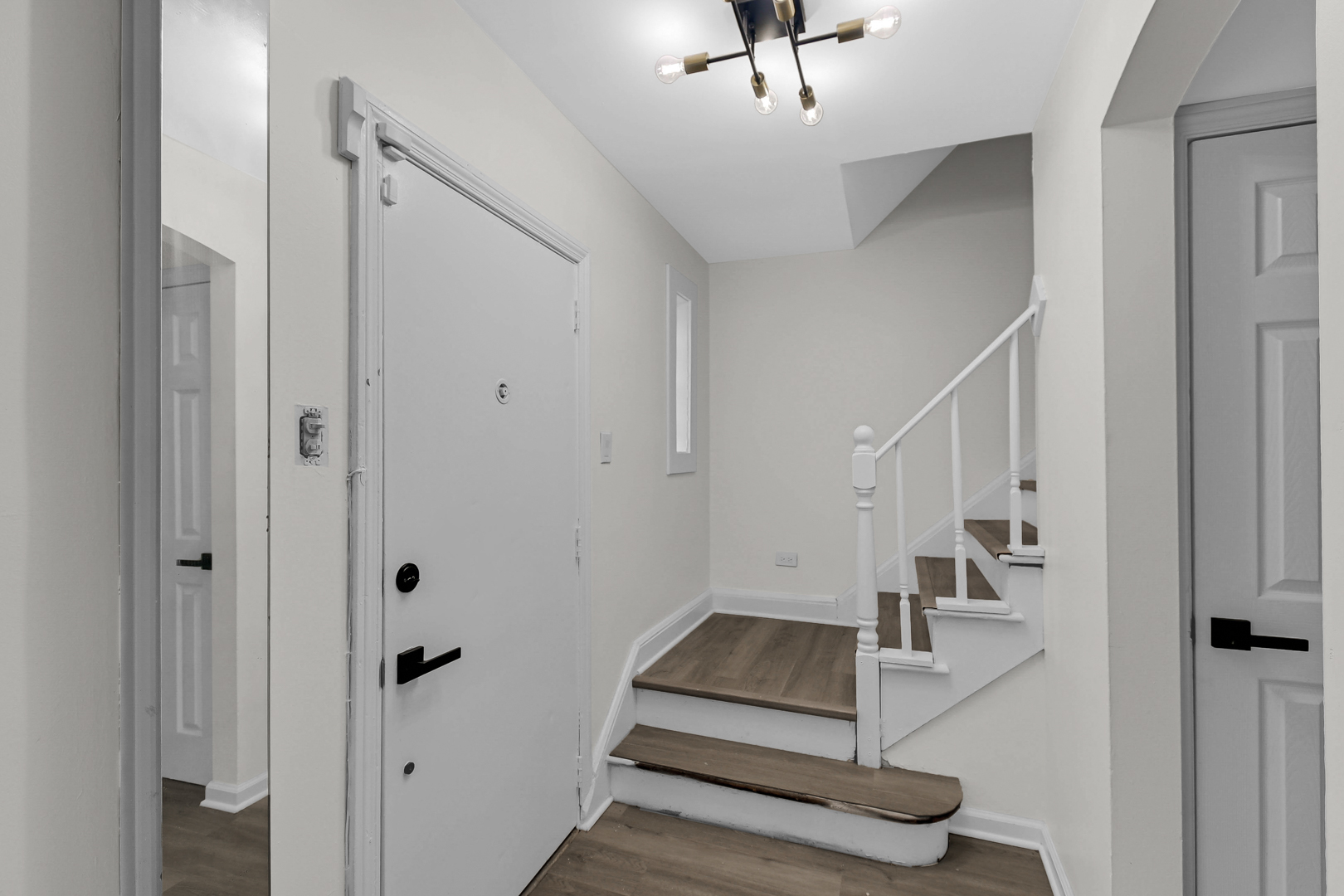 10048 South Rhodes Avenue Chicago, IL 60628 - Photo 14 of 32 Gallery Image 14