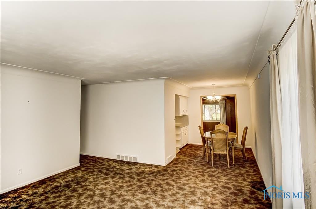 5443 Rowland Road Toledo, OH 43613 - Photo 5 of 35 Dining area