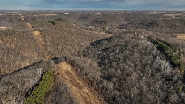 $849,900 | 58694 Oak Grove Ridge Road, Eastman, WI 54626