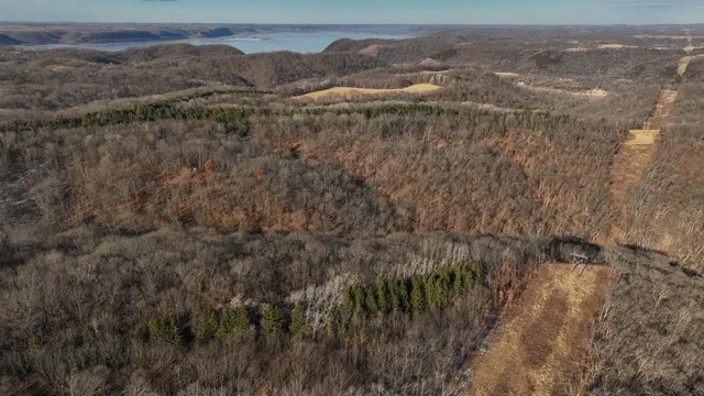 $849,900 | 58694 Oak Grove Ridge Road, Eastman, WI 54626