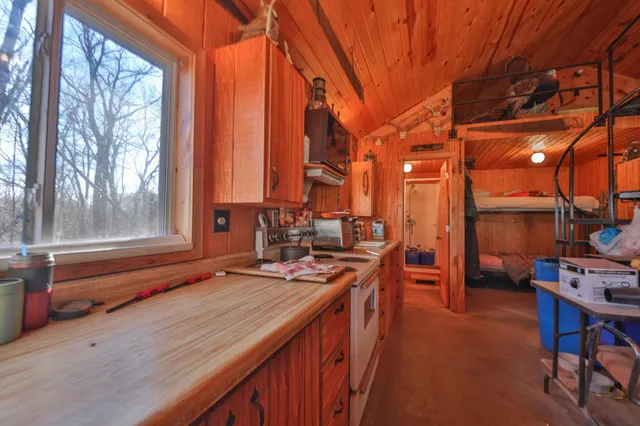 $849,900 | 58694 Oak Grove Ridge Road, Eastman, WI 54626