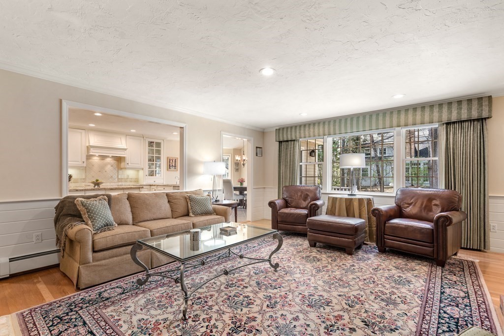 342 Linden Street Wellesley, MA 02481 - Photo 7 of 41