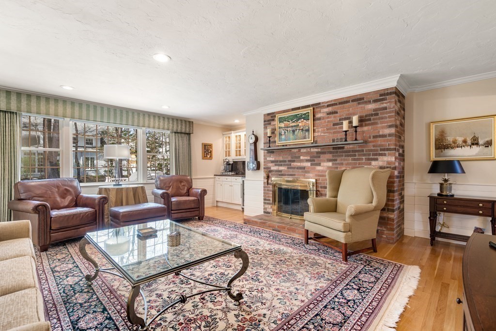 342 Linden Street Wellesley, MA 02481 - Photo 8 of 41