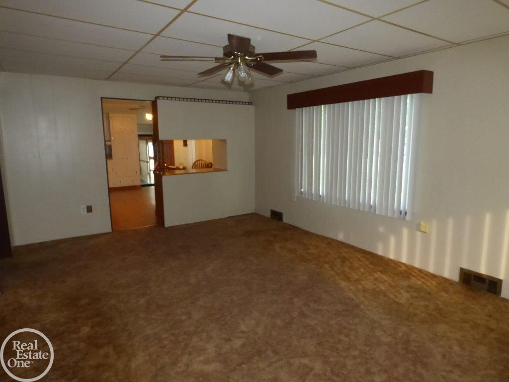 35618 Utica Road Clinton Township, MI 48035 - Photo 4 of 24 50020429-3.JPG