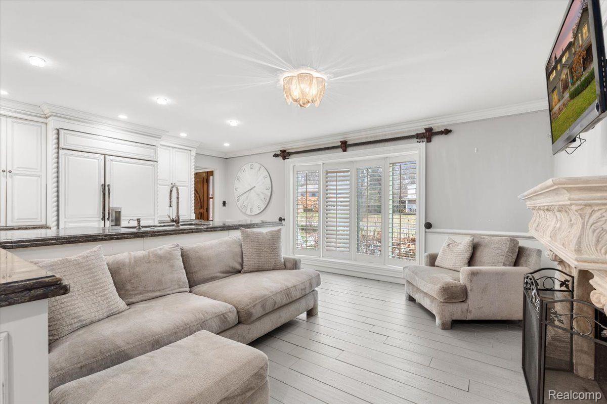 165 Lewiston Road Grosse Pointe, MI 48236 - Photo 14 of 61 Gallery Image 14