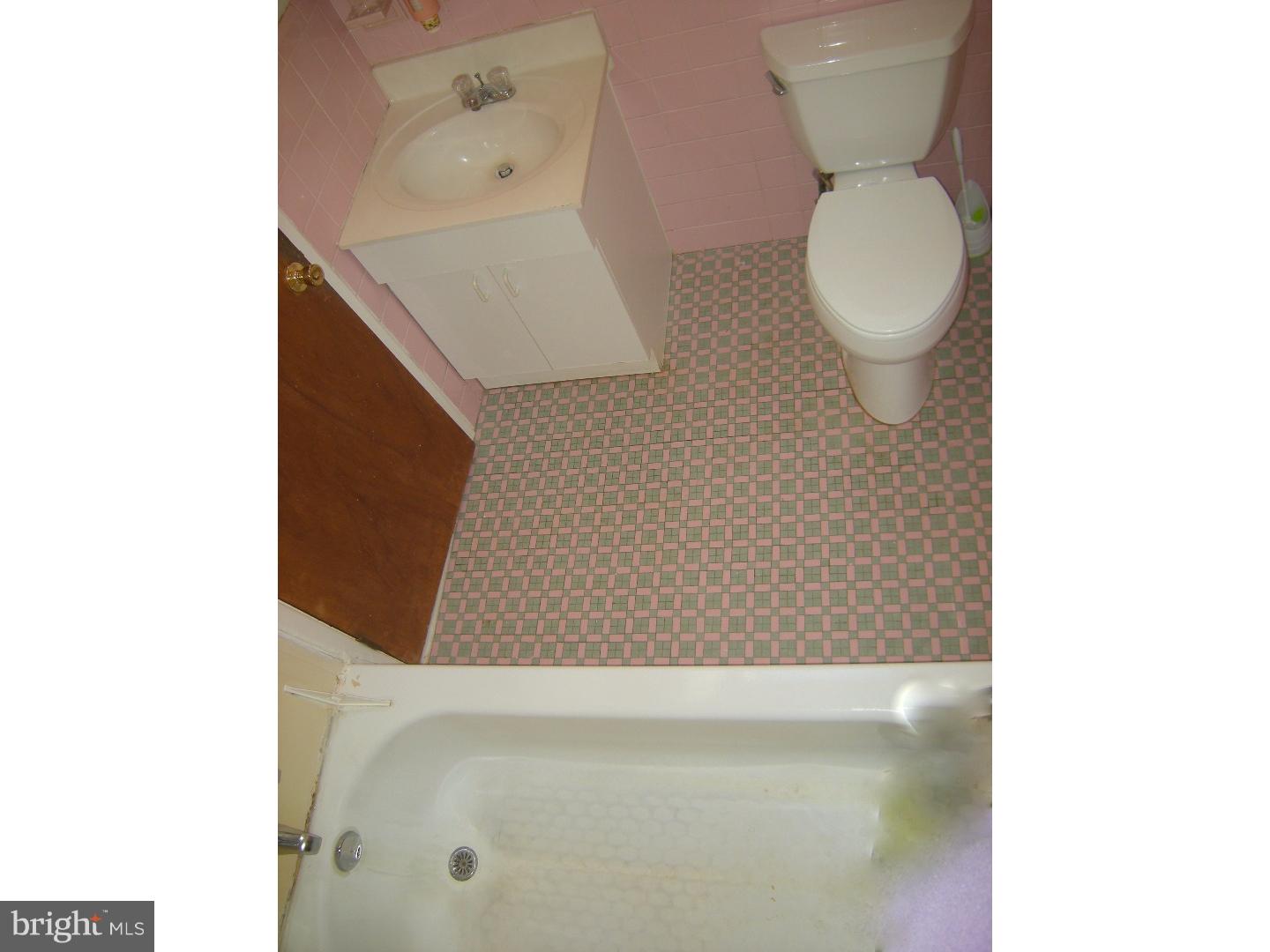 8807 Blue Grass Road Philadelphia, PA 19152 - Photo 18 of 25 Bathroom