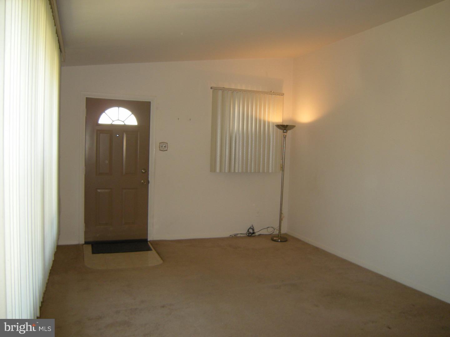 8807 Blue Grass Road Philadelphia, PA 19152 - Photo 5 of 25 Living Room
