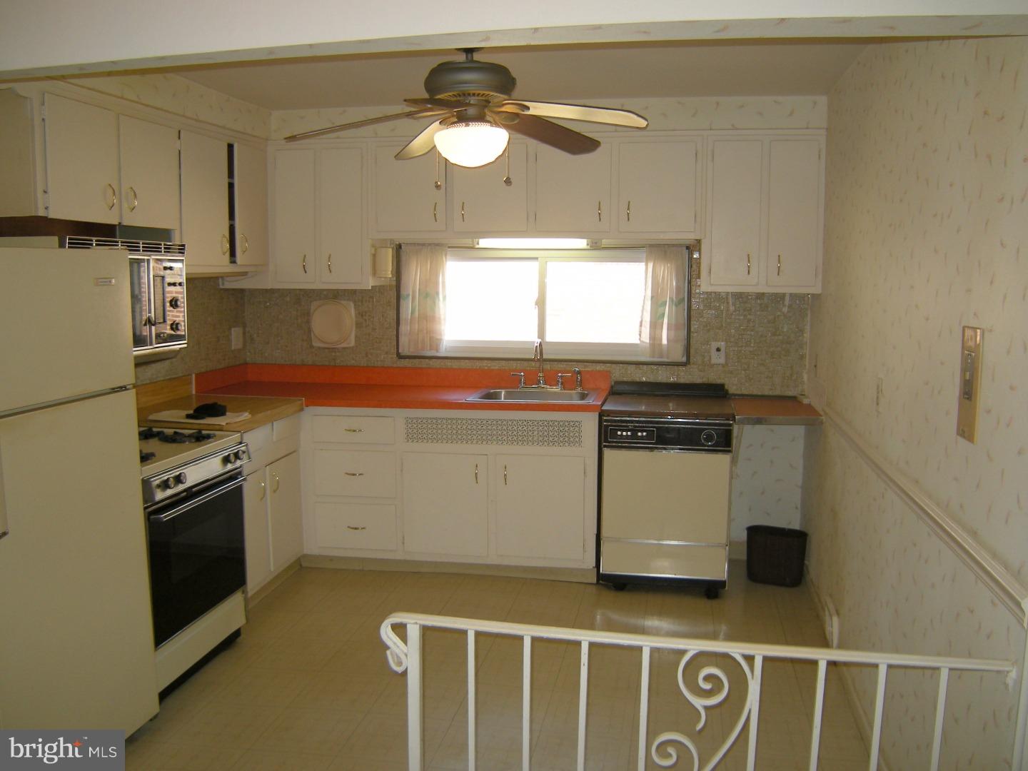 8807 Blue Grass Road Philadelphia, PA 19152 - Photo 9 of 25 Kitchen