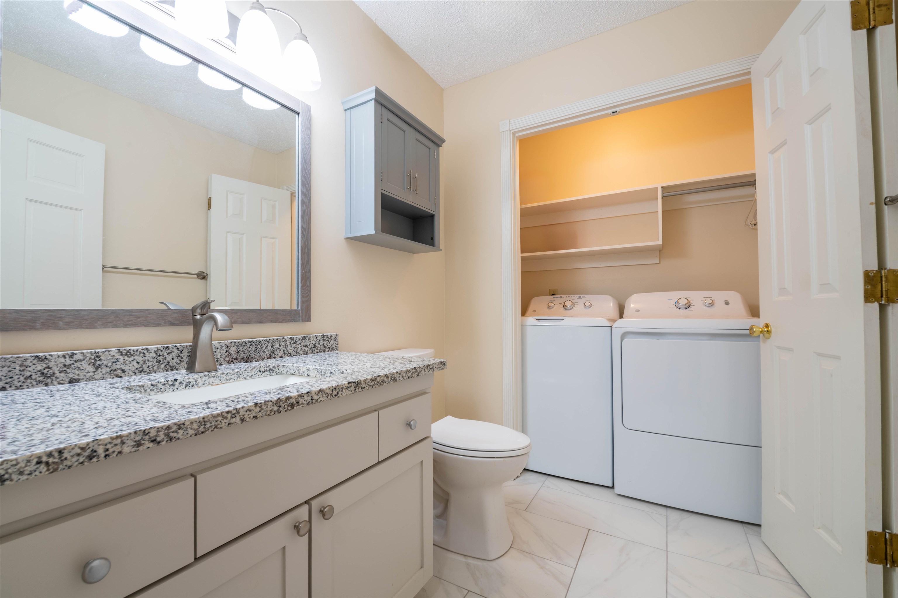 1642 Brierbrook Road Germantown, TN 38138 - Photo 20 of 37 Bathroom with toilet, vanity, and independent washer and dryer