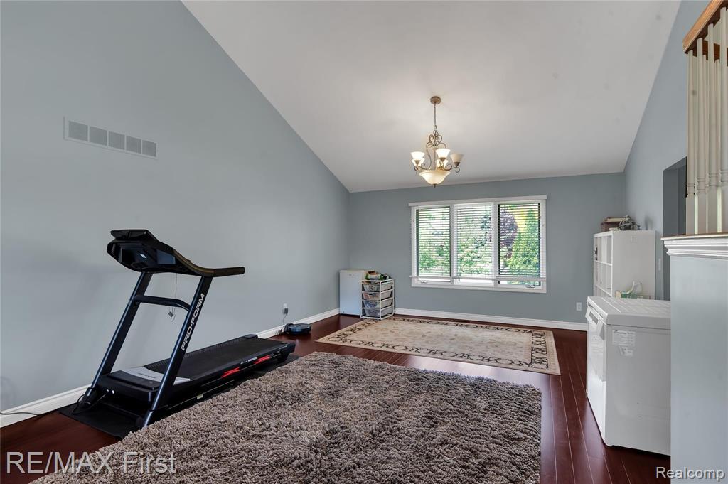 1012 Rochelle Park Drive Rochester Hills, MI 48309 - Photo 13 of 38