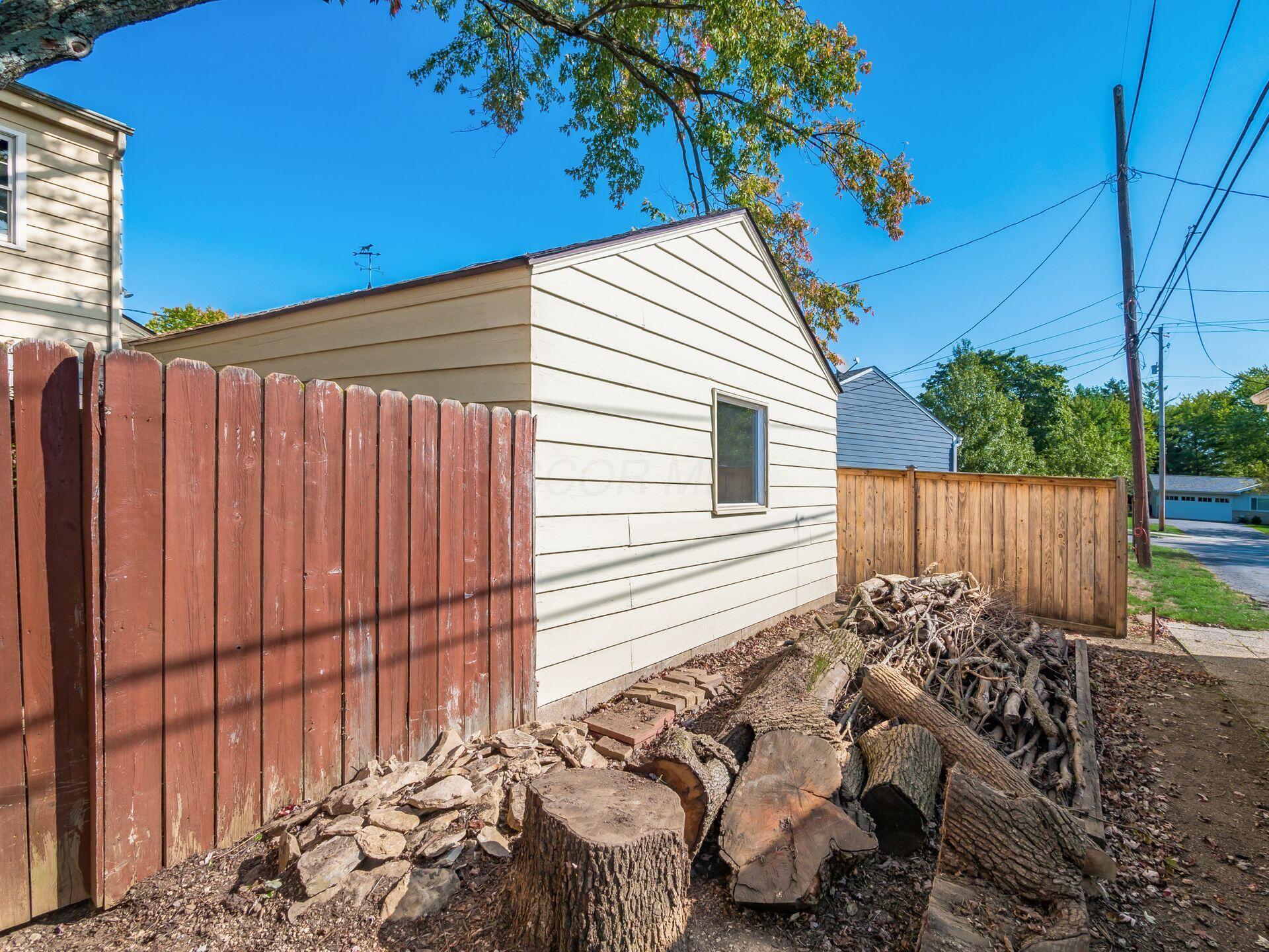 1915 Zollinger Road Columbus, OH 43221 - Photo 57 of 57 056_9095_N 1915 Zollinger 131
