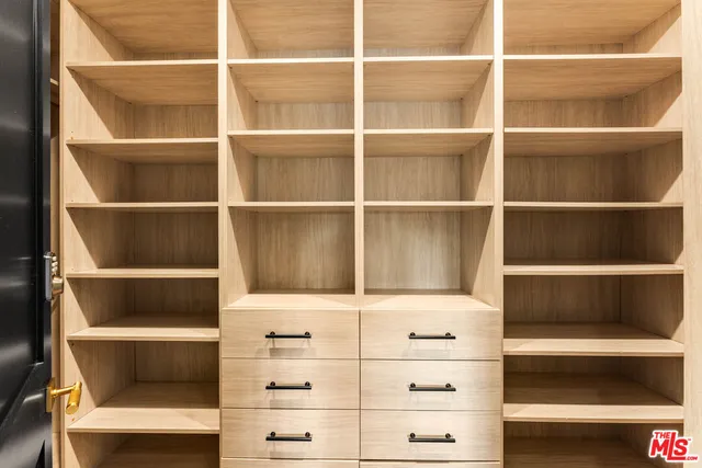 $15,900 | 13339 Margate Street, Van Nuys, CA 91401